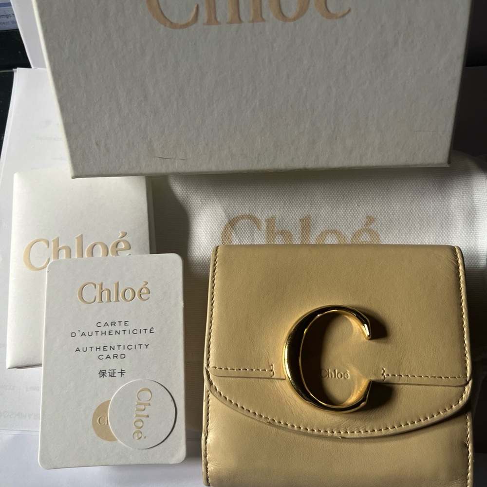 COA Chloe Cream Wallet C Logo Full inclusion Chloe wallet Dust bag box Initial C